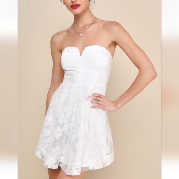 Lulus Dresses & Skirts - NWOT Lulus Distinctly Flirty White Floral Burnout Strapless Mini Dress S…